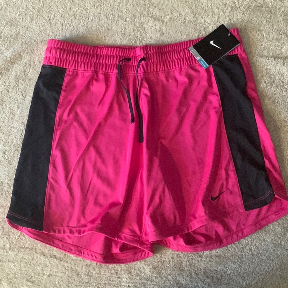 New women’s Nike shorts size medium